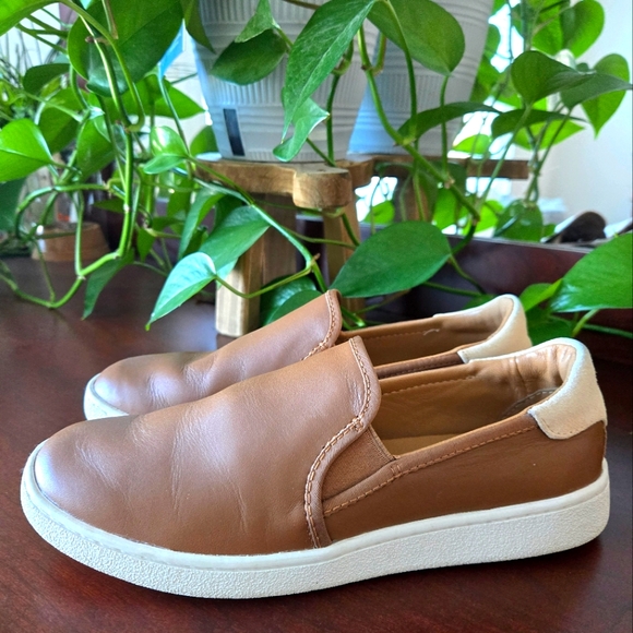 UGG Cas Leather Slip-On Sneaker in Chestnut - Picture 3 of 6
